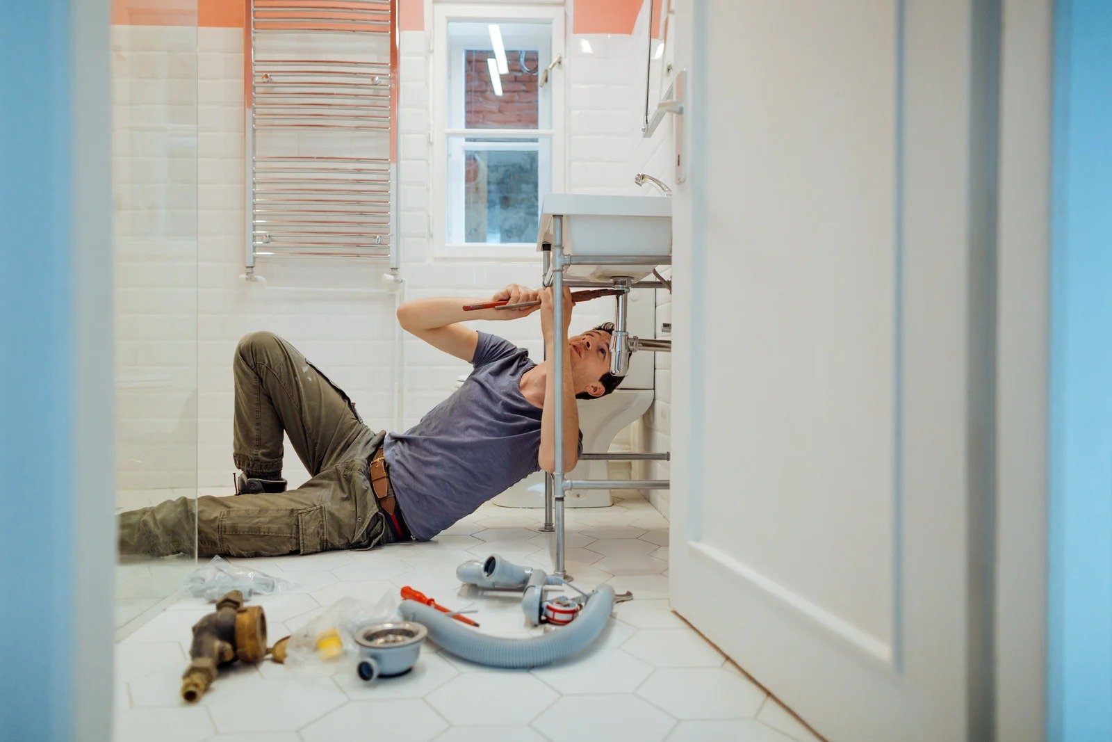 A plumber from Holt Phillips working to restore plumbing service to a residential area home